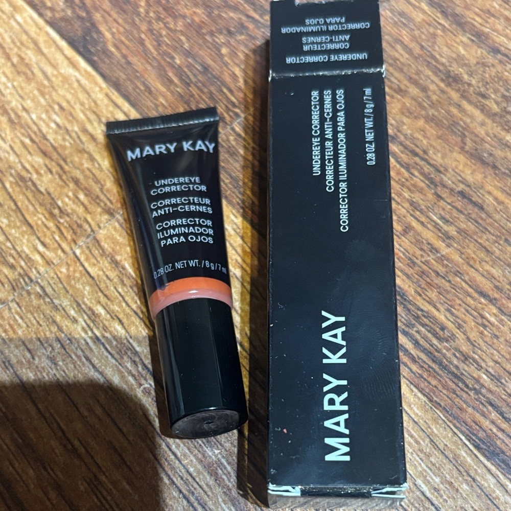 Mary Kay Undereye Corrector - Picture 3 of 3